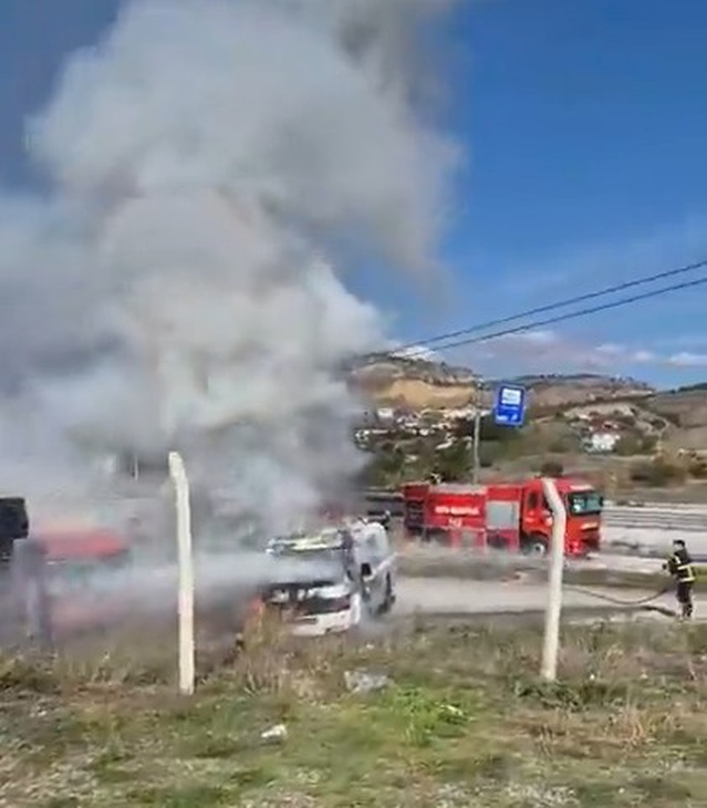 Kastamonu Tosya'da park halindeki tankerdeki yangın itfaiyece söndürüldü