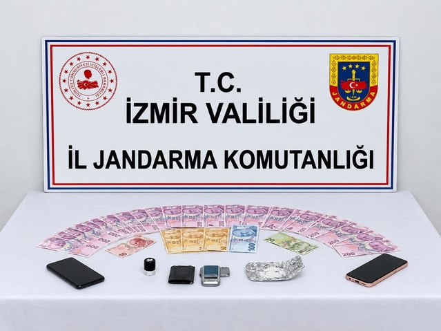 İzmir Ödemiş'te jandarmanın uyuşturucu ve silah operasyonunda 3 şüpheli tutuklandı