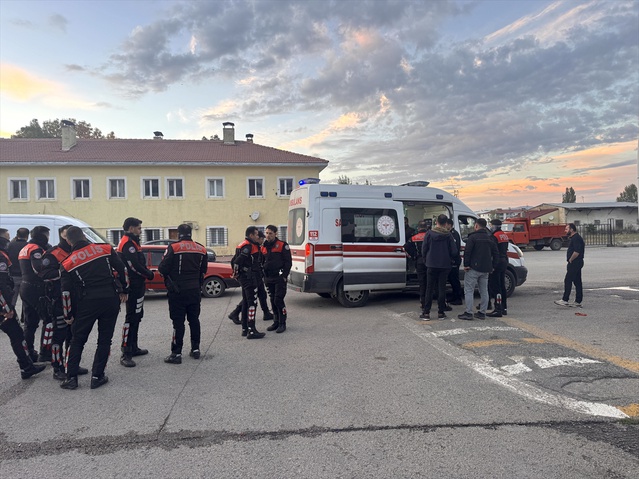 Erzurum Yakutiye'de tartışma bıçaklı kavgaya dönüştü, 2 kişi yaralandı