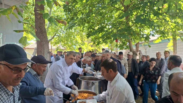 Kütahya Hisarcık'ta 1776'dan beri güz hayrında yaklaşık bin kişiye yemek ikram edildi