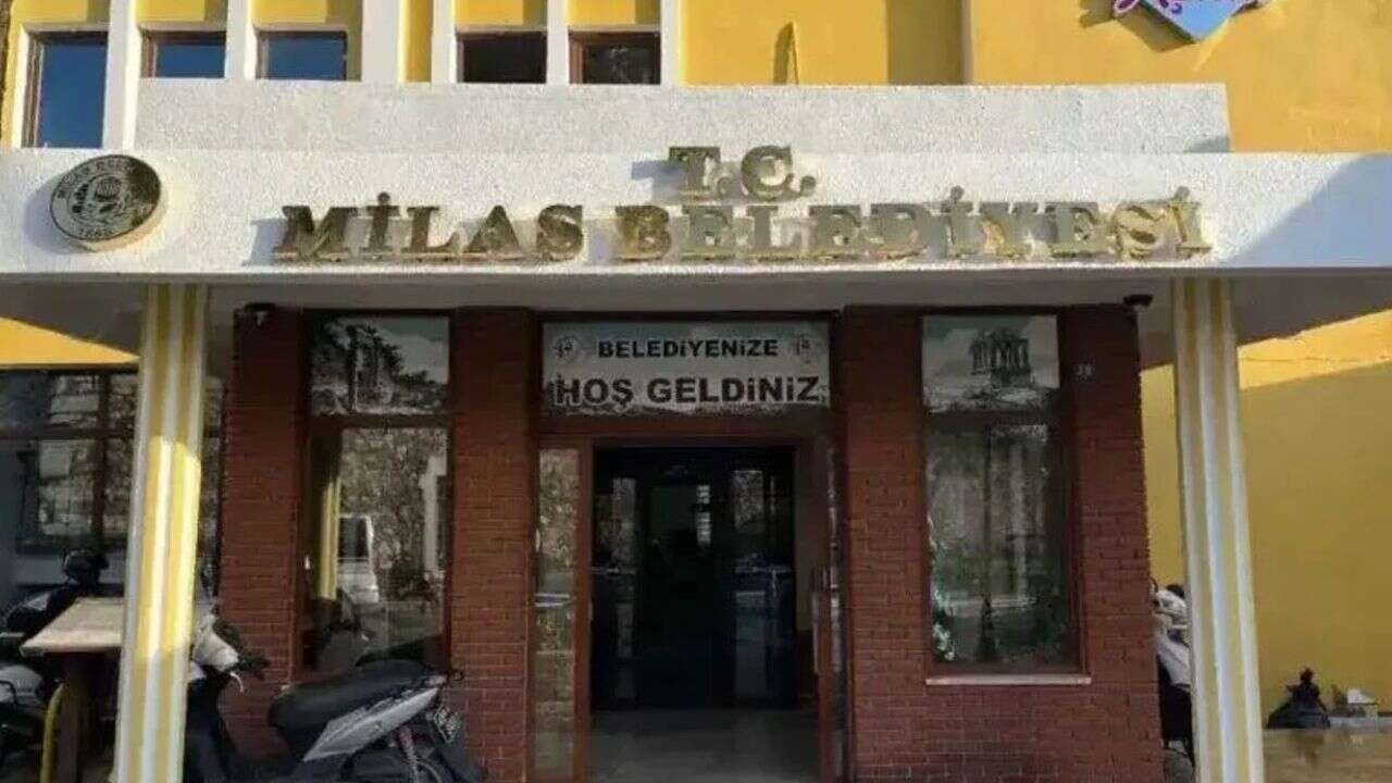 Milas Belediyesine operasyon düzenlendi: Giriş çıkışlar durduruldu