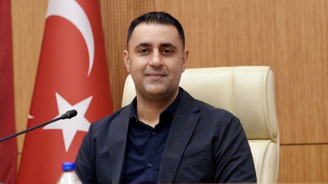 İçişleri Bakanlığı tutuklanan Çukurova Belediye Başkanı Kozay'ı görevden uzaklaştırdı