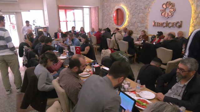 İYİ Parti Genel Sekreteri Özel, çerçeve yasa ve fon krizini İzmir'de eleştirdi