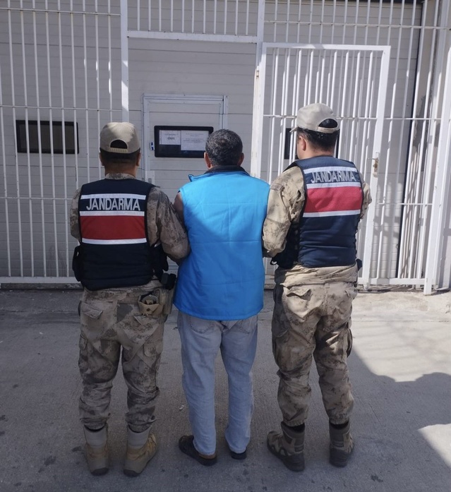 Şanlıurfa'da 12 yıl 6 ay cezalı hükümlü Karaköprü'de yakalanarak tutuklandı