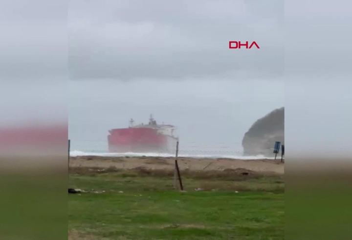 SON DAKİKA! Çatalca'da gemi karaya oturdu