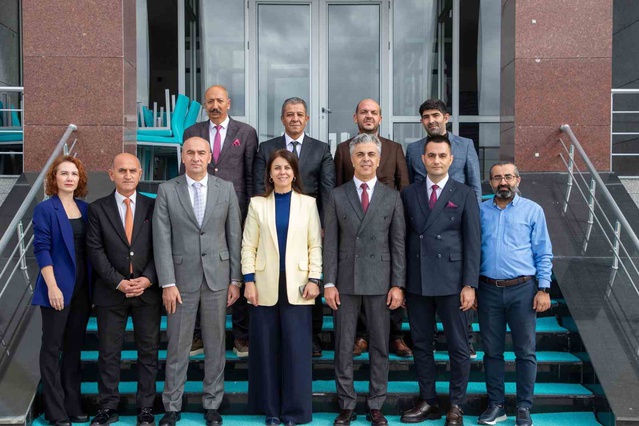 EBYÜ Yabancı Diller Yüksekokulu Müdürlüğünü Dr. Öğr. Üyesi Oğuz Han Aykut devraldı