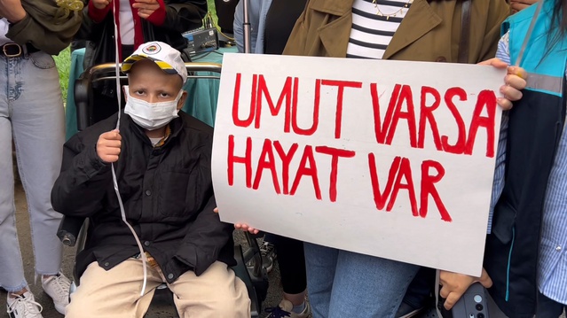 Malatya'da lösemiyi yenen 10 yaşındaki Hasan Hüseyin'e hastane önünde balon uçuruldu
