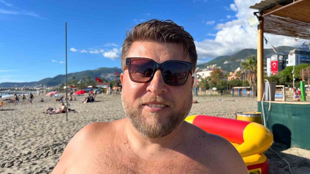 Alanya'da hava sıcaklığı 20 derece, deniz 24 derece, Keykubat Plajı turistlerle doldu