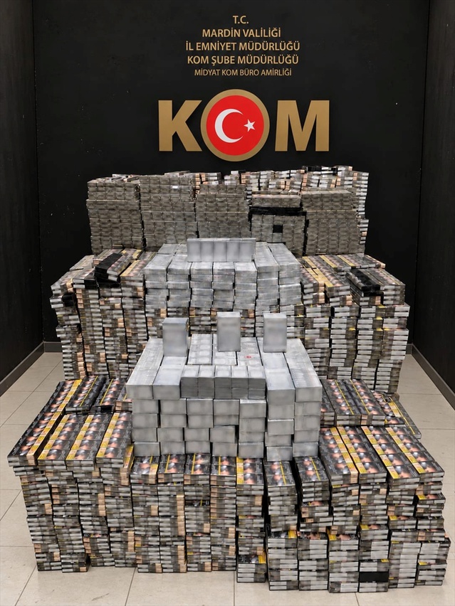 Mardin Midyat'ta düzenlenen operasyonda 13 bin 500 paket kaçak sigara ele geçirildi