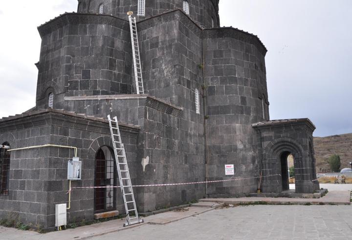 Tarihi Kümbet Camisi'nde restorasyon başladı