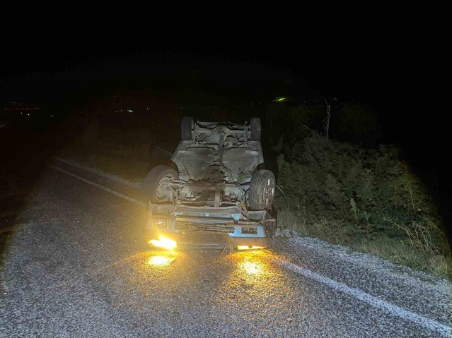 Manisa Alaşehir'de virajı alamayan otomobil takla attı, 21 yaşındaki sürücü yara almadı