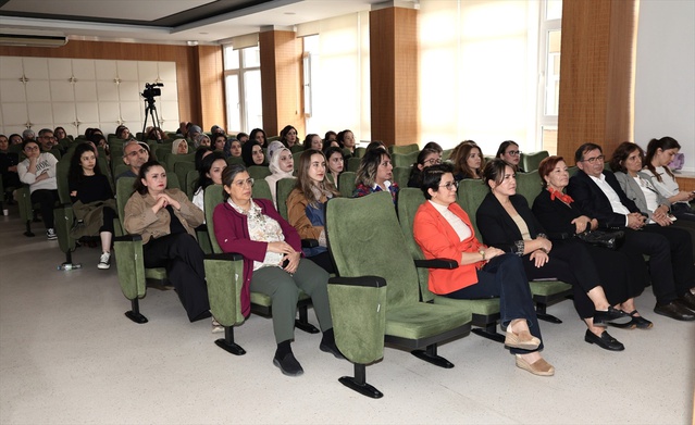 ERÜ'de düzenlenen klinik beslenme seminerinde popüler diyetler masaya yatırıldı