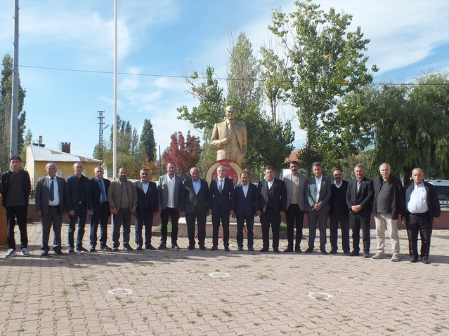 Ulaş Kaymakamı Avcı, Muhtarlar Günü'nde muhtarlara teşekkür belgesi verdi