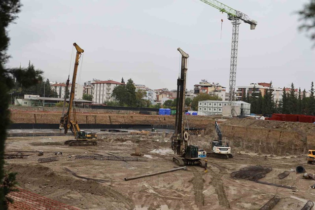 Aydın Efeler'de 1 milyar 678 milyon TL'lik adliye sarayında fore kazık çakıldı