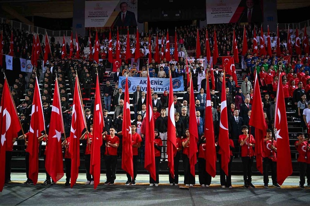 Antalya’da 29 Ekim 10 bin kişilik spor salonunda kutlandı