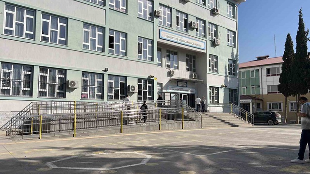 Kahramanmaraş Onikişubat'ta KPSS'ye 1 dakika geç kalan iki adaya kapı açılmadı