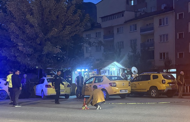 Erzurum Oltu'da taksi durağı yanındaki kavgada 1 kişi yaralandı, 2 şüpheli gözaltında