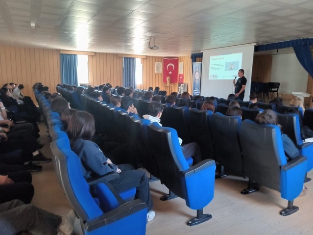 Eskişehir'de 3 okulda 490 öğrenci ve 40 öğretmene siber suç eğitimi verildi