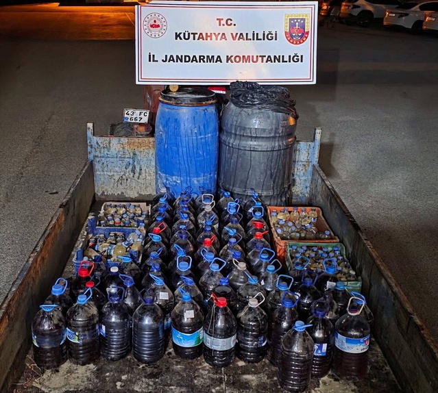 Jandarma Kütahya Şaphane'de 960 litre sahte içki ele geçirdi, 1 kişi gözaltına alındı