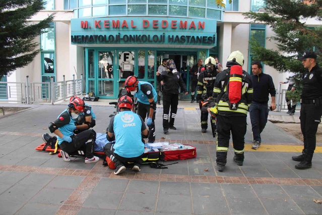 Erciyes Üniversitesi'nde 6.5 büyüklüğünde deprem senaryosu ve yangın tatbikatı yapıldı