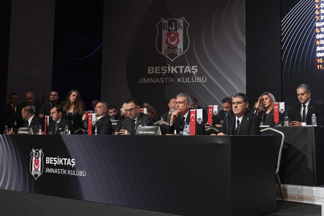 Beşiktaş genel kurulunda divan başkanlığına Özkan Burak Özmen seçildi, bütçe oylanacak