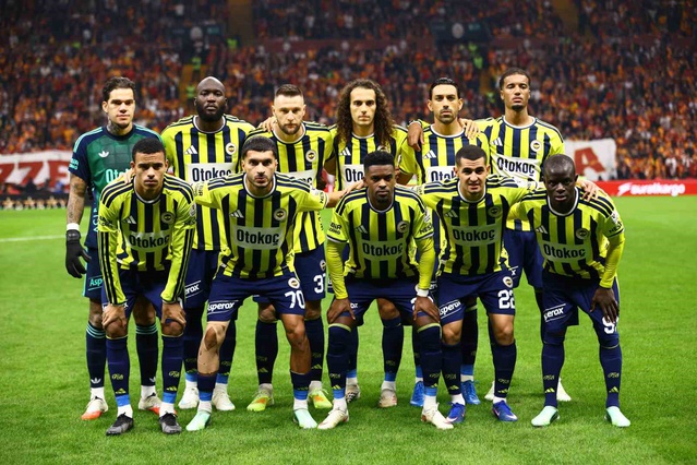 Fenerbahçe, yarın sahasında Göztepe karşısına Dirk Kuyt yönetiminde çıkacak