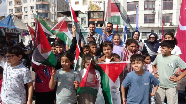 Kilis'te metrelerce kağıt, Filistinli çocuklar için resimlerle dayanışmaya dönüştü