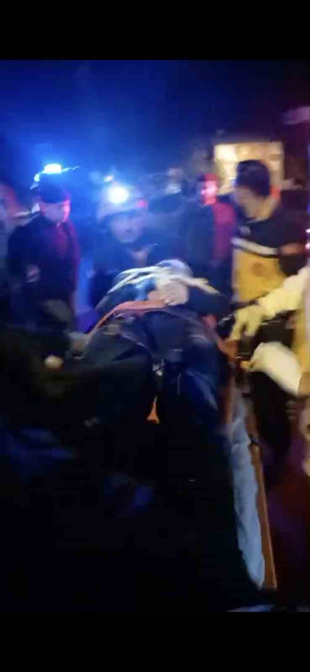 Muş'ta Yeşilyurt Mahallesi'nde pikap bahçe duvarına çarptı, 6 kişi yaralandı