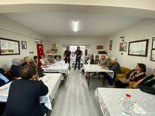 Bursa Emniyeti, SİBERAY kapsamında TEMAD üyesi 40 kişiye siber suç eğitimi verdi