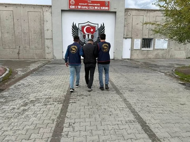 Iğdır'da 11 yıl 1 ay hapis cezasıyla aranan şahıs JASAT ekiplerince yakalandı