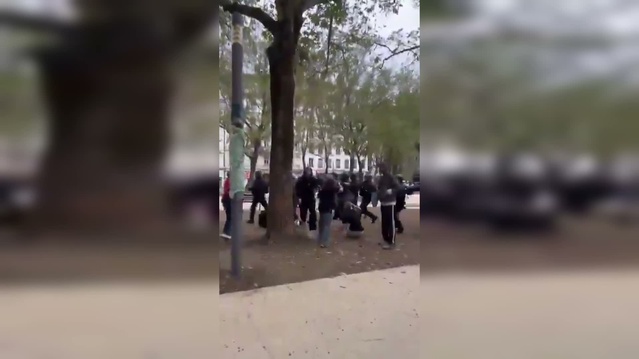 Fransa'da öğrenci protestolarında en az 65 personel yaralandı, 400 okul kapatıldı