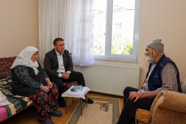 Bilecik Valisi Sözer, Kardaş çiftinin evine misafir oldu, hayır dualarını aldı