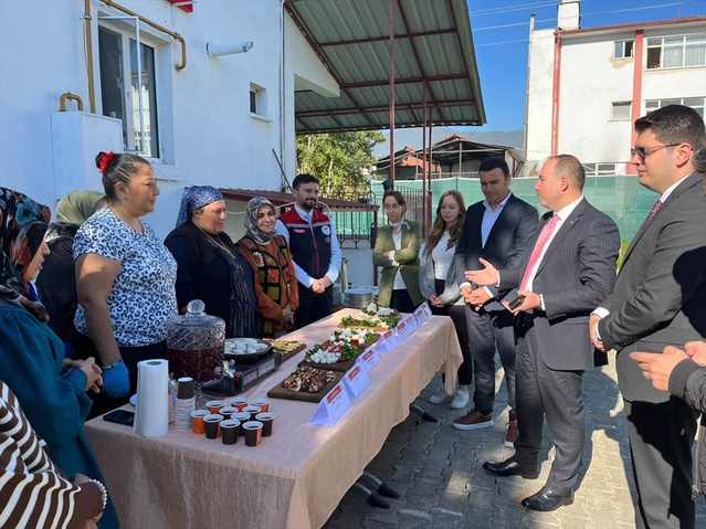 Bolu Mengen'de sağım hijyeni eğitimini tamamlayan 13 kursiyer sertifikalarını aldı