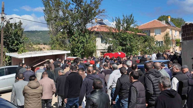 Soma'daki göçükte ölen 5 işçiden biri, Gedizli madenci Kütahya'da toprağa verildi
