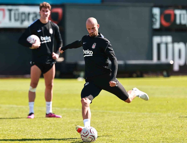 Beşiktaş, Kocaelispor maçı hazırlıklarını BJK Nevzat Demir Tesisleri'nde tamamladı