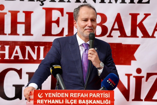 Fatih Erbakan yargıyı ve liyakatsizliği eleştirdi, yüzde 100 maaş zammı vaat etti