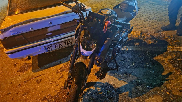 Manavgat Side'de motosikletin çarptığı yaya ile sürücü ağır yaralandı