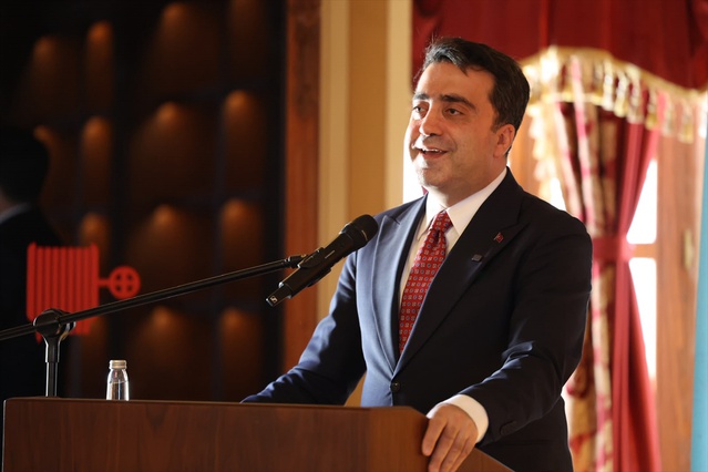 İstanbul'da düzenlenen tanıtımda Fethi Gemuhluoğlu'nun gençlere desteği anlatıldı
