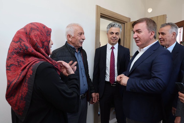 Kemah'ta kaya riski nedeniyle AFAD konutları teslim edildi
