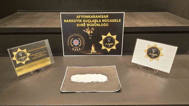 Afyonkarahisar'da 44 gram uyuşturucuyla 3 şüpheli tutuklandı