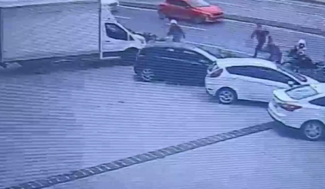 Küçükçekmece'de polisten kaçan şüpheli, 33,6 gram AM-2201'le tutuklandı