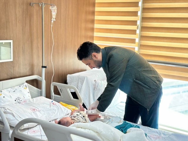 Siirt'te 3 aylık bebekte testis torsiyonu ve inmemiş testis başarıyla ameliyat edildi