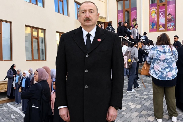 Azerbaycan'da başörtüsü krizi büyüyor