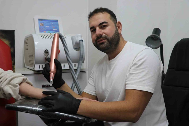 Sivas'ta dövme sanatçısı Mesci, ayrılık sonrası sildirme taleplerinin arttığını söyledi
