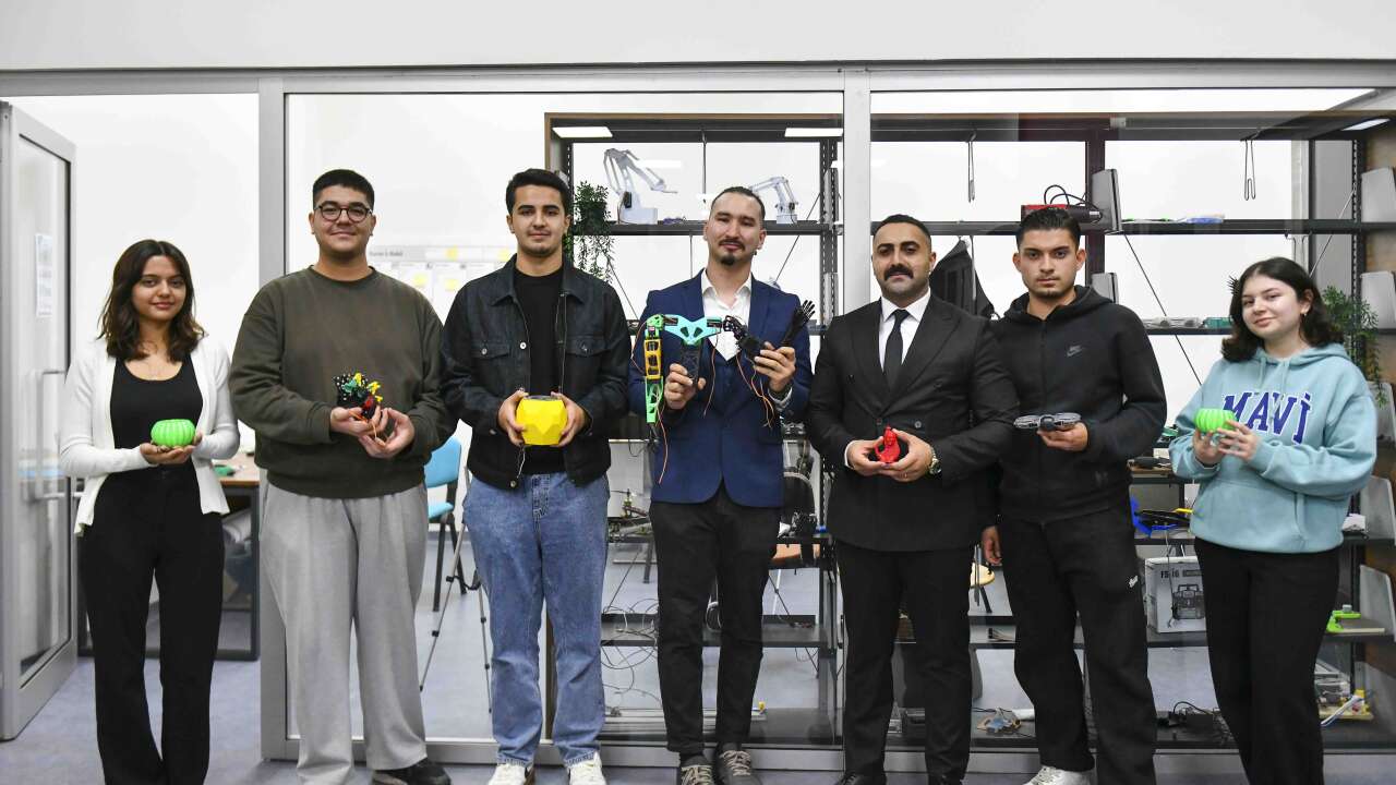 ABB'nin teknoloji, robotik ve mühendislik atölyesi gençleri bekliyor