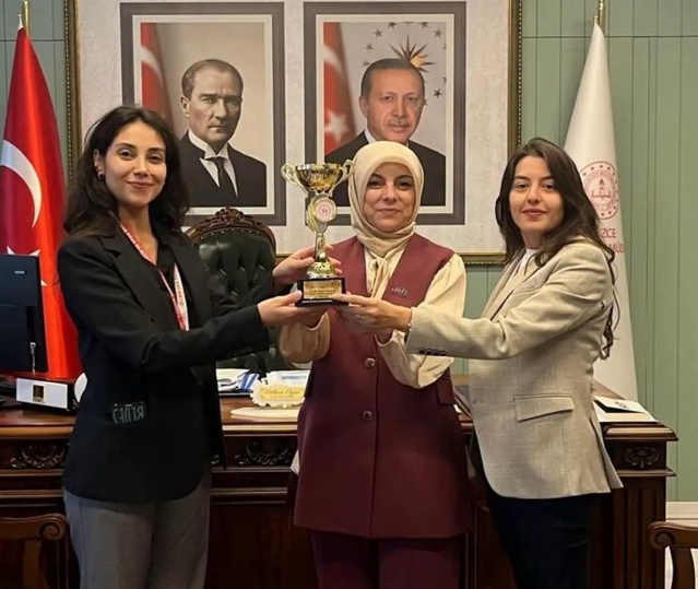 Düzce Valiliği Kadın Masa Tenisi Takımı il birincisi oldu, öğretmenler tebrik edildi