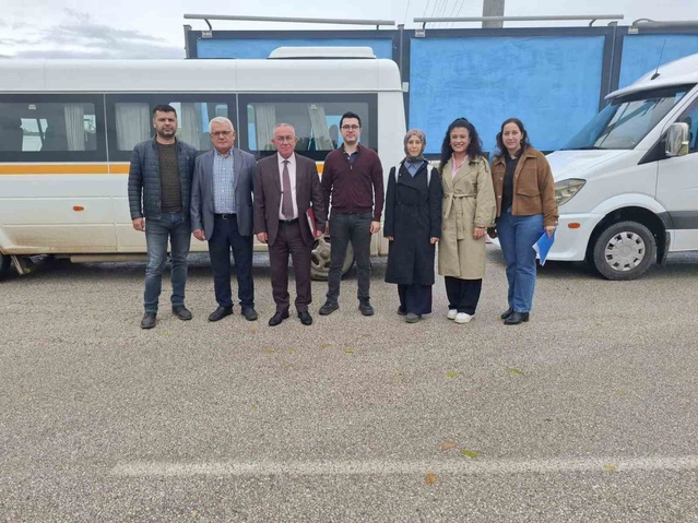 Manisa Sarıgöl'de okul servis araçları denetlendi, eksikler sürücülere bildirildi