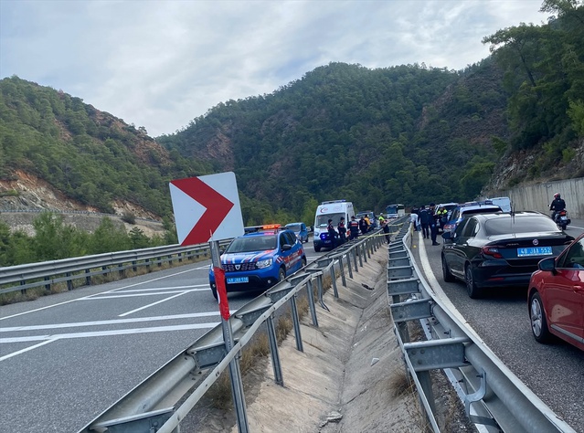 Muğla Marmaris'te kontrolden çıkan motosiklet devrildi, sürücü yaşamını yitirdi