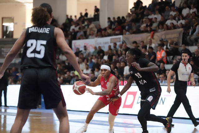 Turgutlu Belediyesi Kadın Voleybol Takımı deplasmanda 3-0 kazanıp lider oldu