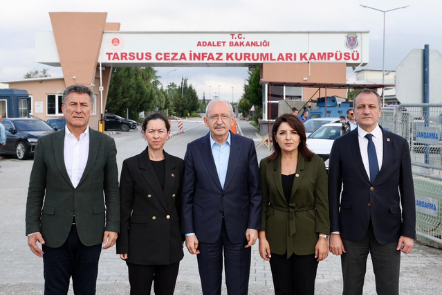 Kılıçdaroğlu, Tarsus Cezaevi'nde tutuklu Seçer ve Özyiğit'i ziyaret etti